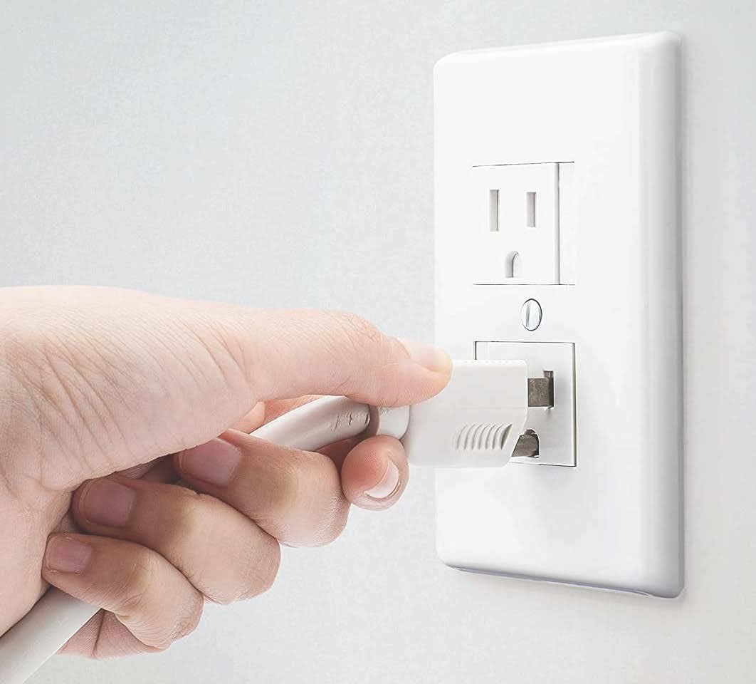 Safety Innovations Self-Closing Babyproof Outlet Covers - (For Center Screw Outlets Only) An Alternative To Wall Socket Plugs Fo