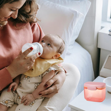 Tempo Baby Portable Formula Dispenser, Formula Dispenser With Scoop And Scraper, 300G 1000Ml (Pink)