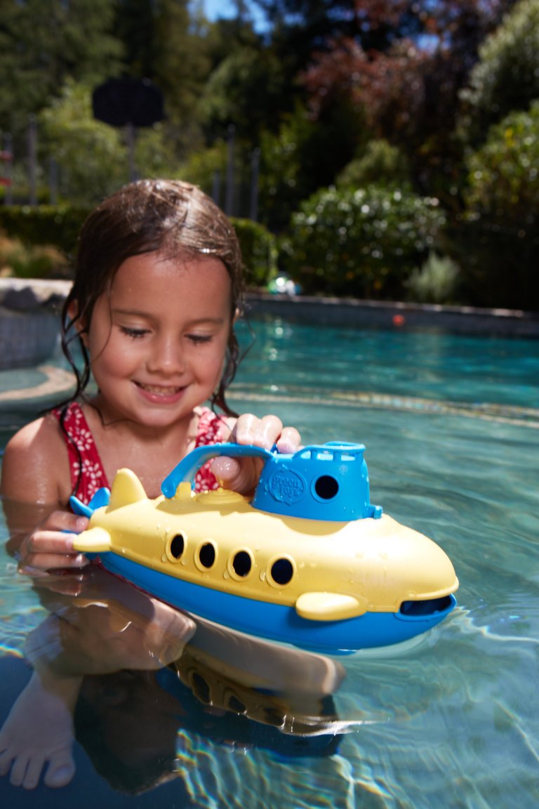 Green Toys Submarine - BPA, Phthalate Free Blue Watercraft with Spinning Rear Propeller Made from Recycled Materials. Safe Toys