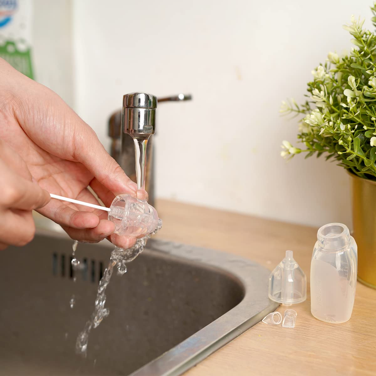 Haakaa Silicone Baby Nasal Aspirator| Safe Baby Nose Cleaner| Easy-Squeeze Nose & Ear Bulb Syringe With Brush|0M+ Newborn Toddle