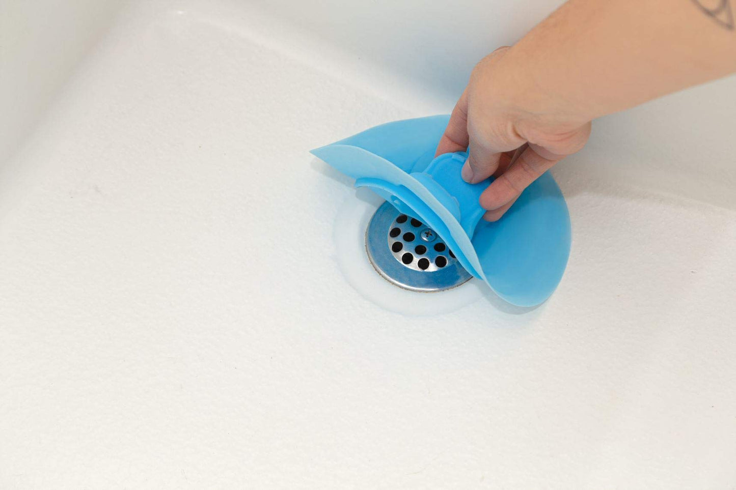 Bizzu Hippo Tub Stopper, Soft And Flexible Silicone Bathrub Drain Plus, Baby And Toddler Bathtime Accessory, Blue