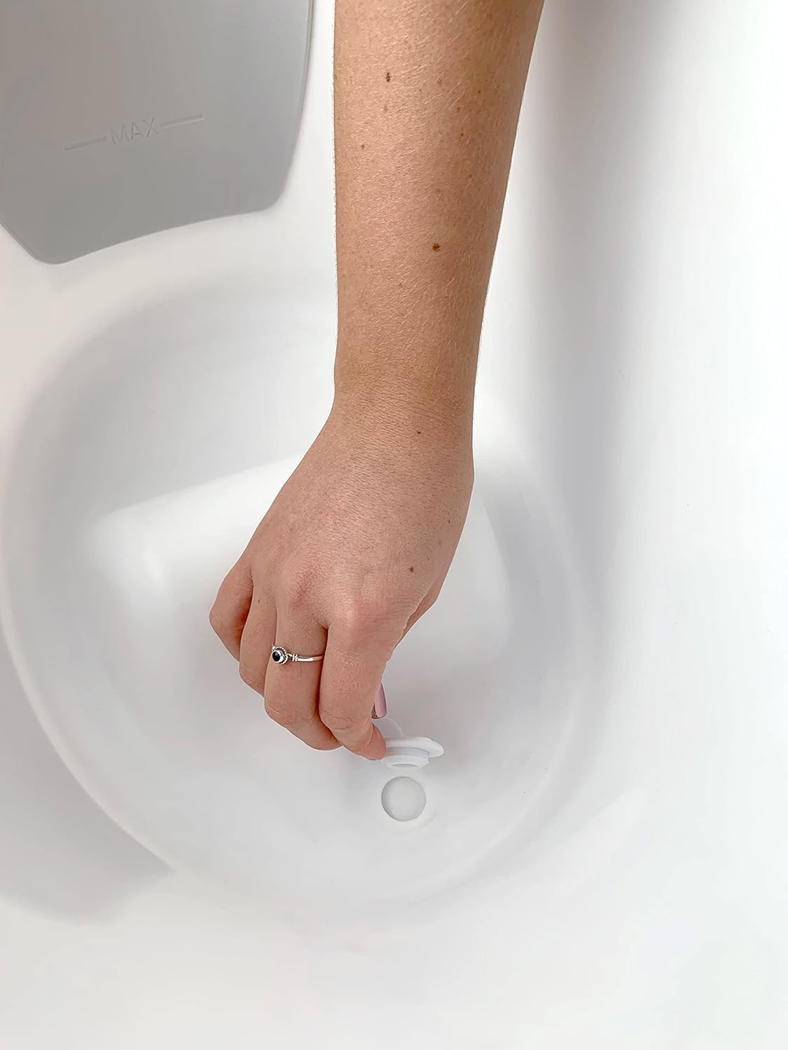 Shnuggle Newborn Baby Bath | Built In Support Bump And Soft Backrest | Suitable From Newborn | Bath Seat Support Includes Plug |