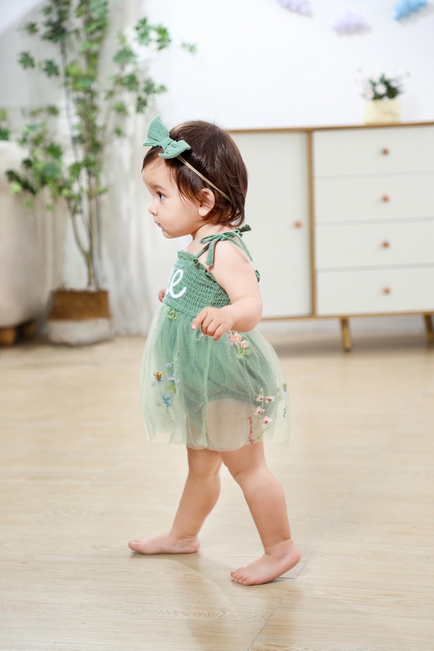 Titkkop Baby Girl 1St Birthday Clothes One Year Old Tulle Romper Sleeveless Bodysuit Cake Smash Outfits(Green,9-12M)
