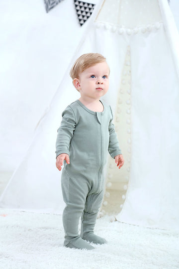 O2 Baby Baby Boys Girls Organic Cotton Zip Front Sleeper Pajamas, Footed Sleep 'N Play(Newborn, Sage)