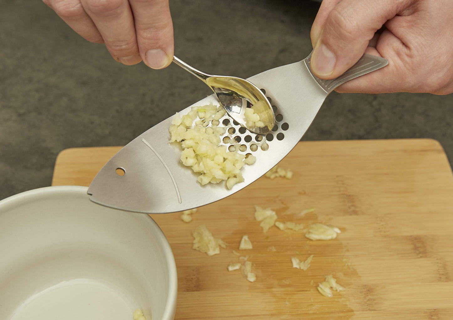 Kikkerland Stainless Steel Fish Shape Handheld Garlic Crusher Mincer Press, Kitchen Tool, Dishwasher Safe