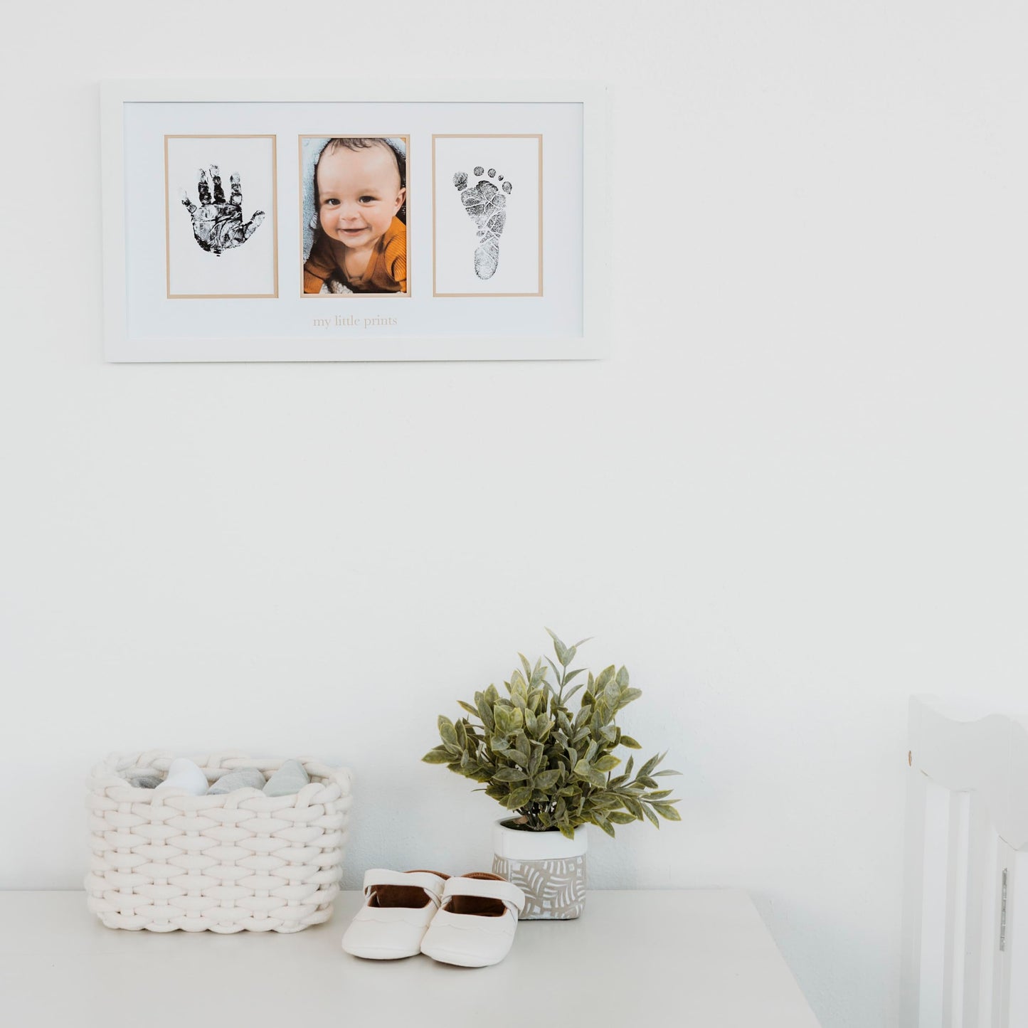 Pearhead Baby Hand And Footprint Kit - Inkless No Mess Clean-Touch Ink Pad, Newborn Keepsake Frame, Nursery Decor Essentials, Pe