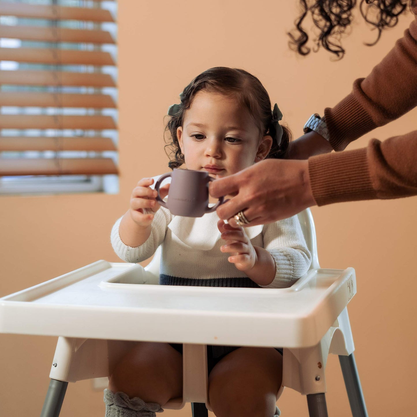 Bravejusticekidsco. | Teenie Tiny Silicone Developmental Baby-Led Weaning Drinking Cups (2 Pack) (Warm Taupe And Blue Fusion)