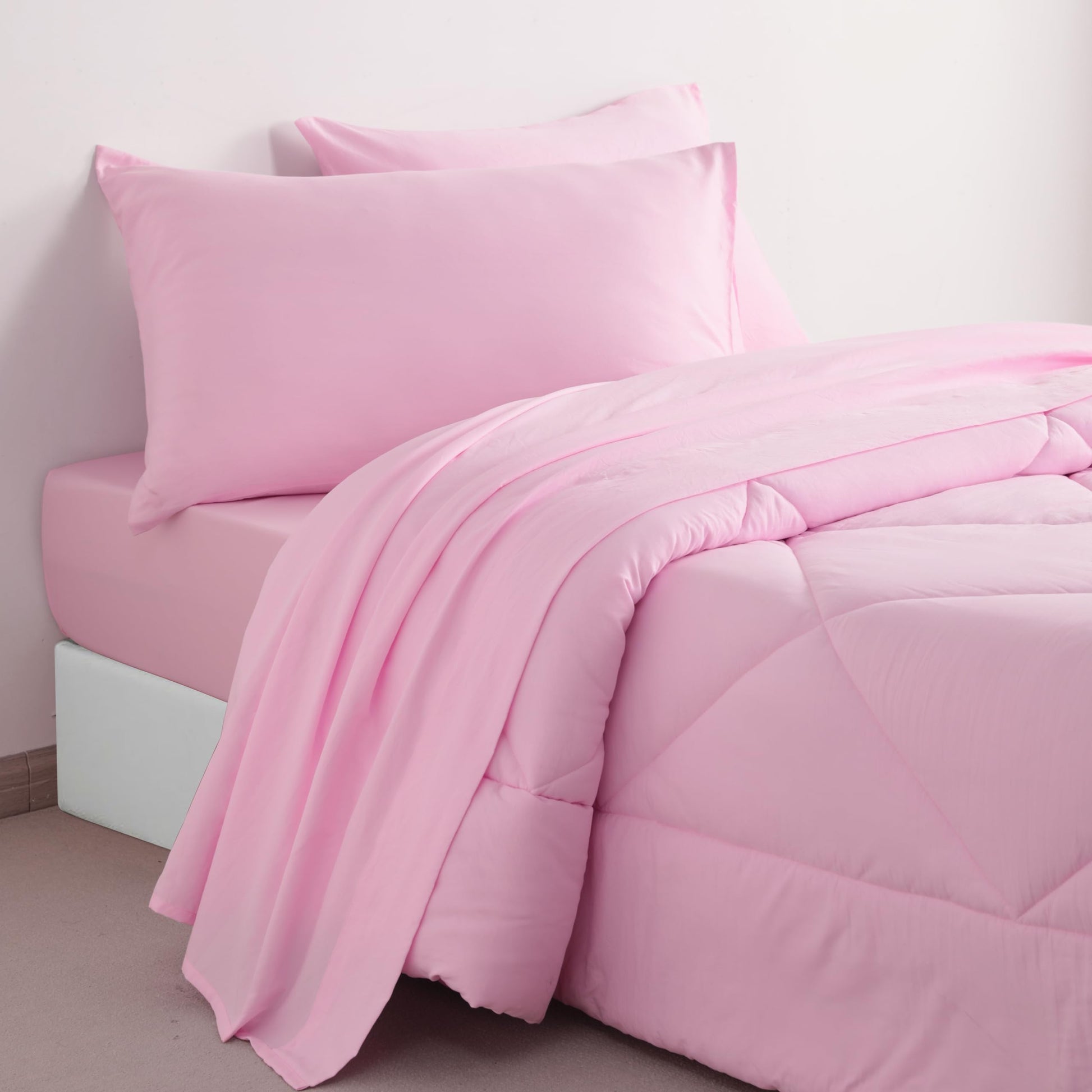 Flxxie 5 Pieces Toddler Bedding Set, Soft And Breathable Microfiber Crib Sheet Set, Includes Quilted Comforter, Flat Top Sheet,