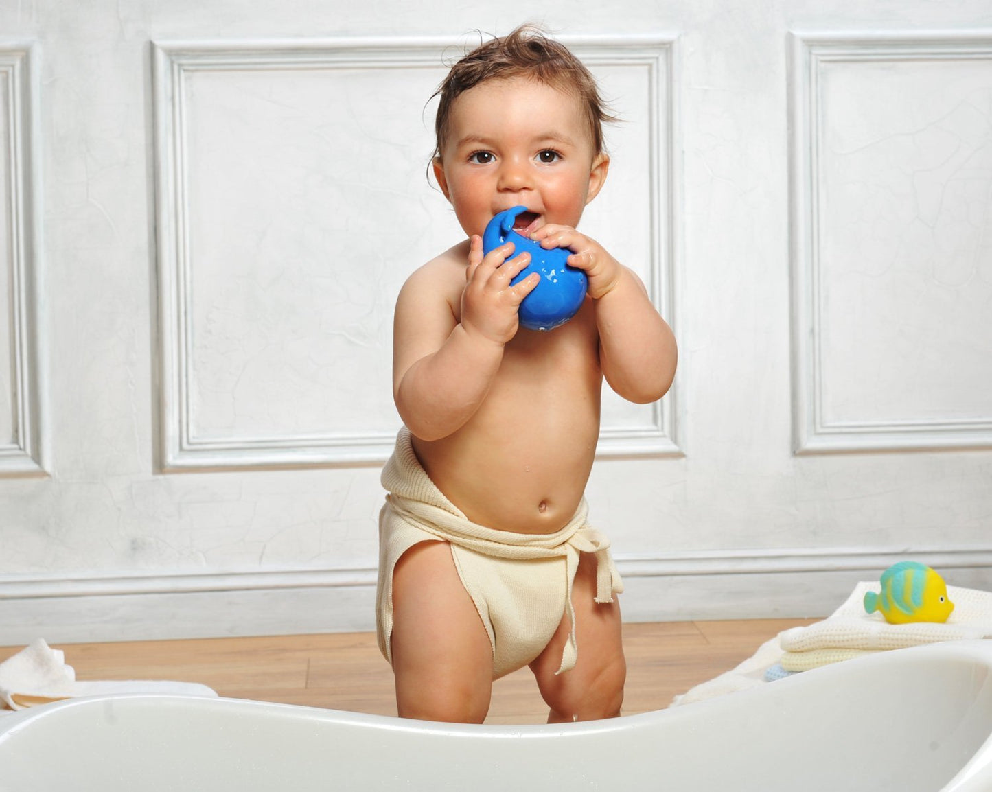 caaocho Pure Natural Rubber Bath Toy - Kala The Whale Baby Toy - Hole Free Bath Toys, BPA Free Bath Toys for Infants, without Ho