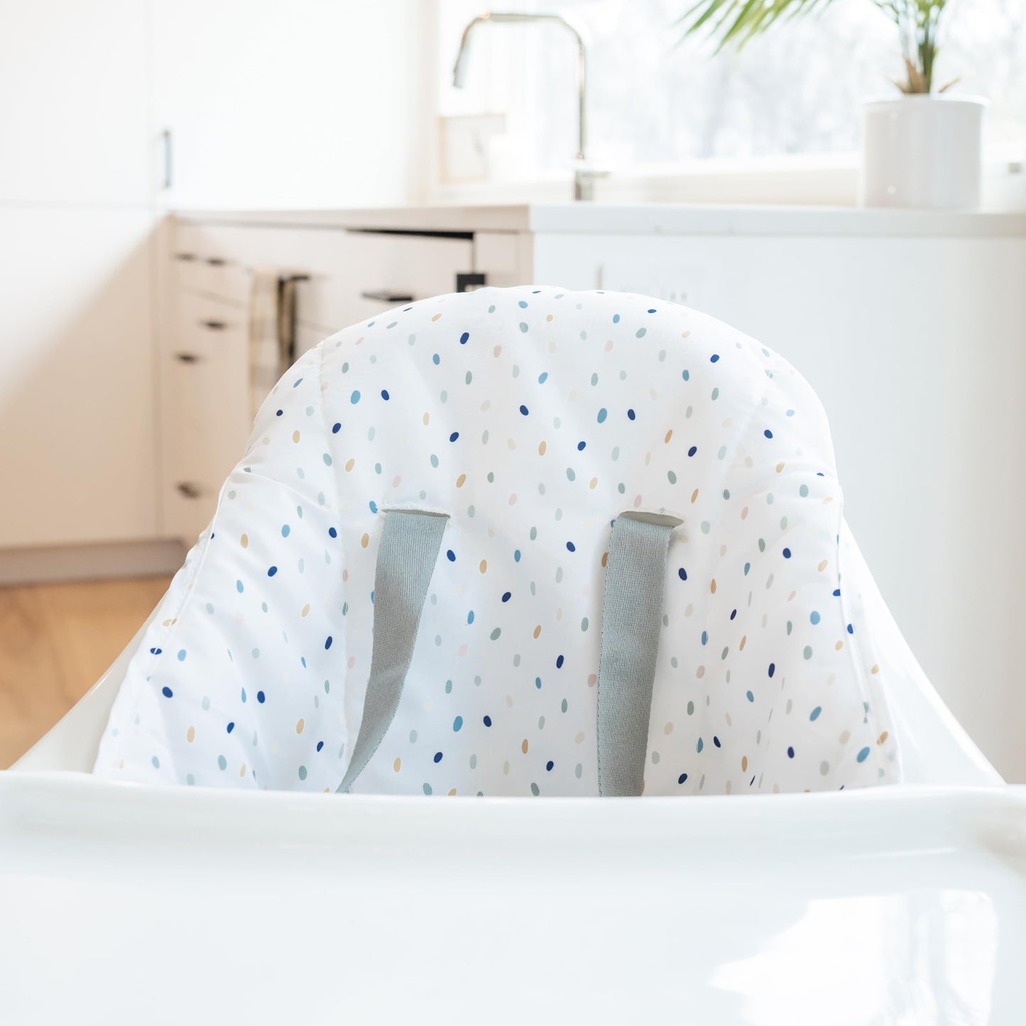 Regalo High Chair With Jelly Bean Seat Pad For Babies And Toddlers, Award Winning Brand, Removable Oversized Tray With Cup Holde