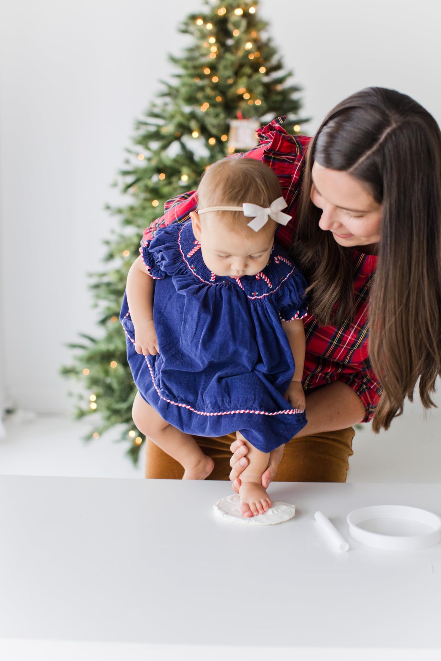 Pearhead Baby Prints Hoop Christmas Ornament, Newborn Handprint Or Footprint Holiday Keepsake Kit, Easy No-Bake Diy Clay Impress