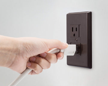 6-Pack Safety Innovations Self-Closing (1Screw) Standard Outlet Covers - An Alternative To Wall Socket Plugs For Child Proofing