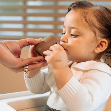 Bravejusticekidsco. | Teenie Tiny Silicone Developmental Baby-Led Weaning Drinking Cups (2 Pack) (Warm Taupe And Blue Fusion)