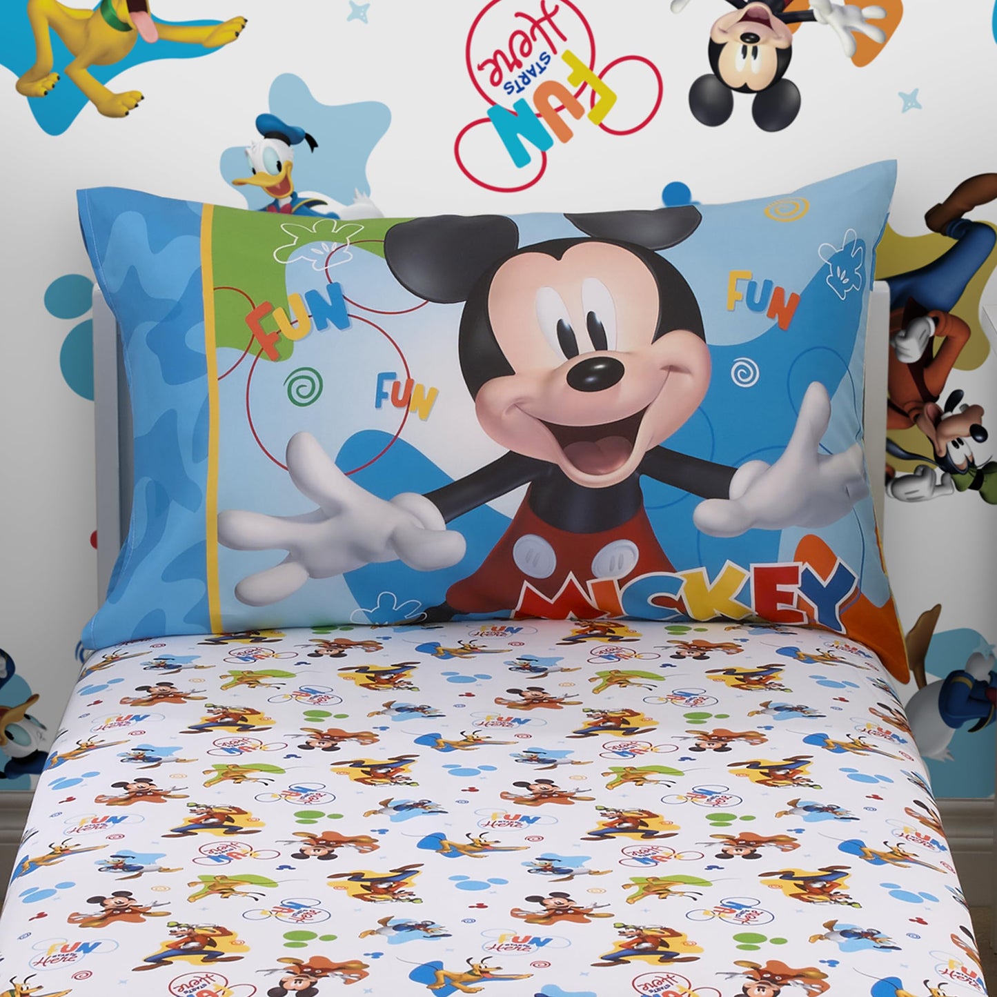 Disney Mickey Mouse Blue, Red, Green, And White, Donald Duck, Pluto, And Goofy, Fun Starts Here 2 Piece Toddler Sheet Set - Fitt
