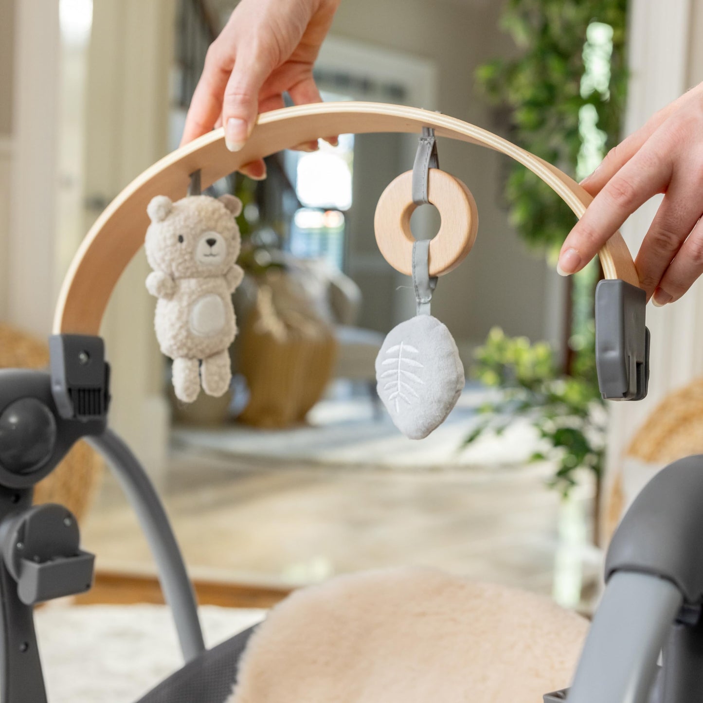 Ingenuity Every Season Swing 'N Go Portable Swing - Cooling And Warming Fabrics, Detachable Sustainable Wooden Bar, Music, Motor