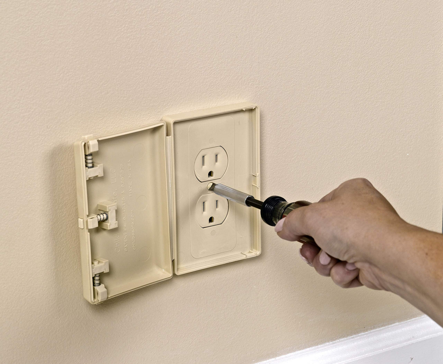 Child Be Safe, Baby Toddler Pet Resistant Electrical Safety Cover Guard For Home And Business, Made In Usa, Traditional Outlet (