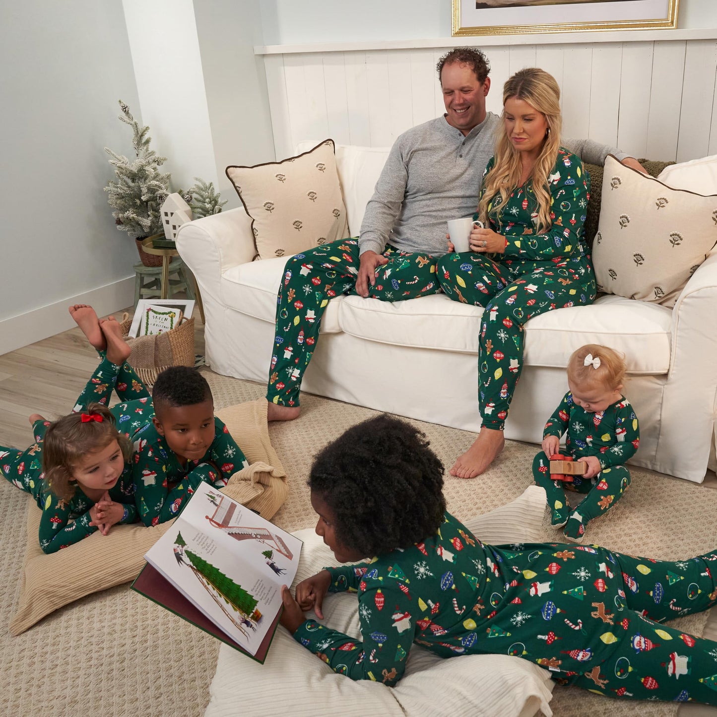 Gerber Unisex Baby Men'S 2-Piece Holiday Family Matching Pajamas, Ornaments