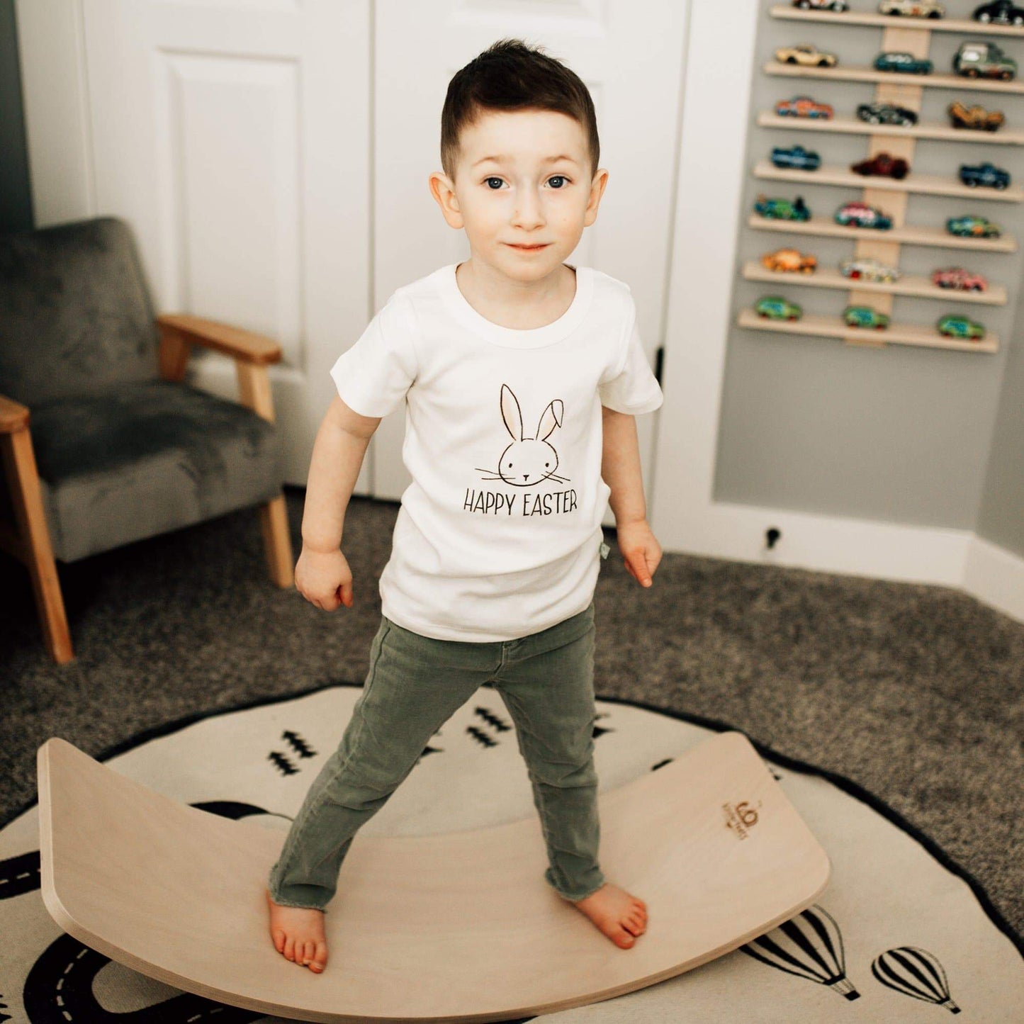 graphic tee | happy easter