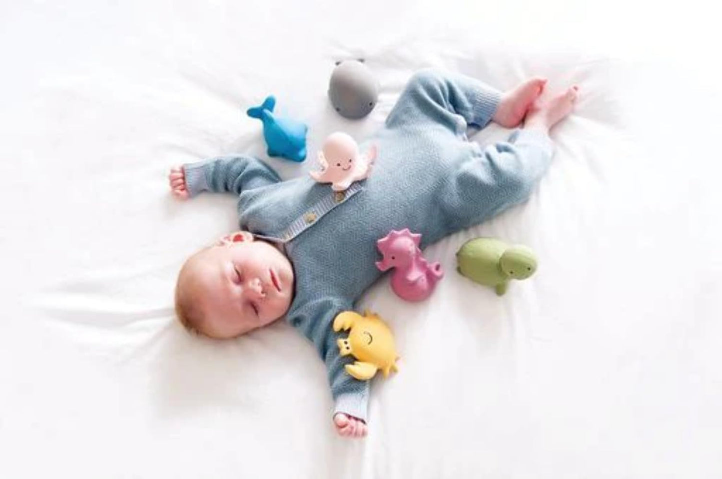 Tikiri Toys Ocean Buddies Dolphin Natural Rubber Rattle (Blue)