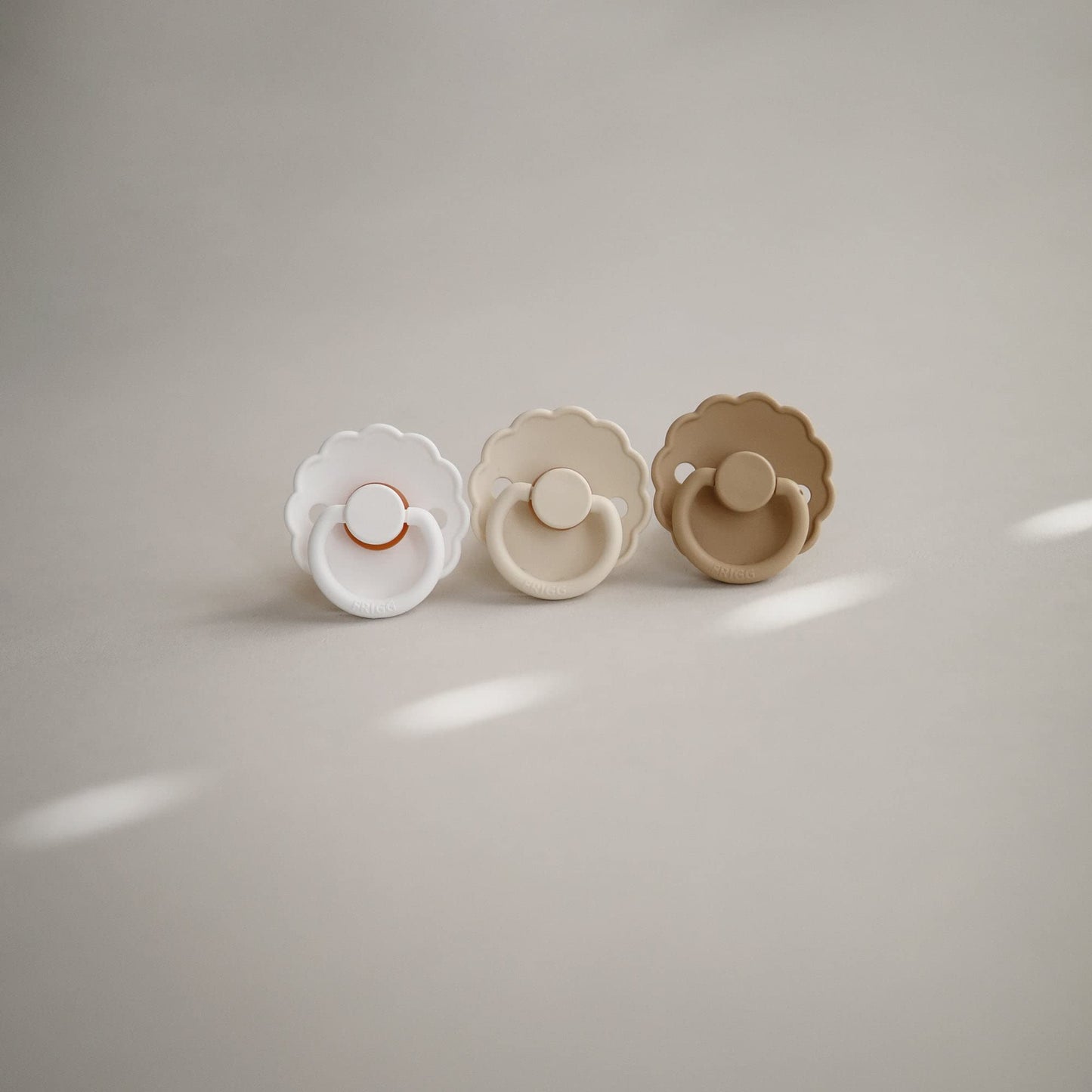 Frigg Daisy Natural Rubber Baby Pacifier | Made In Denmark | Bpa-Free (Croissant/Portobello, 6-18 Months) 2-Pack