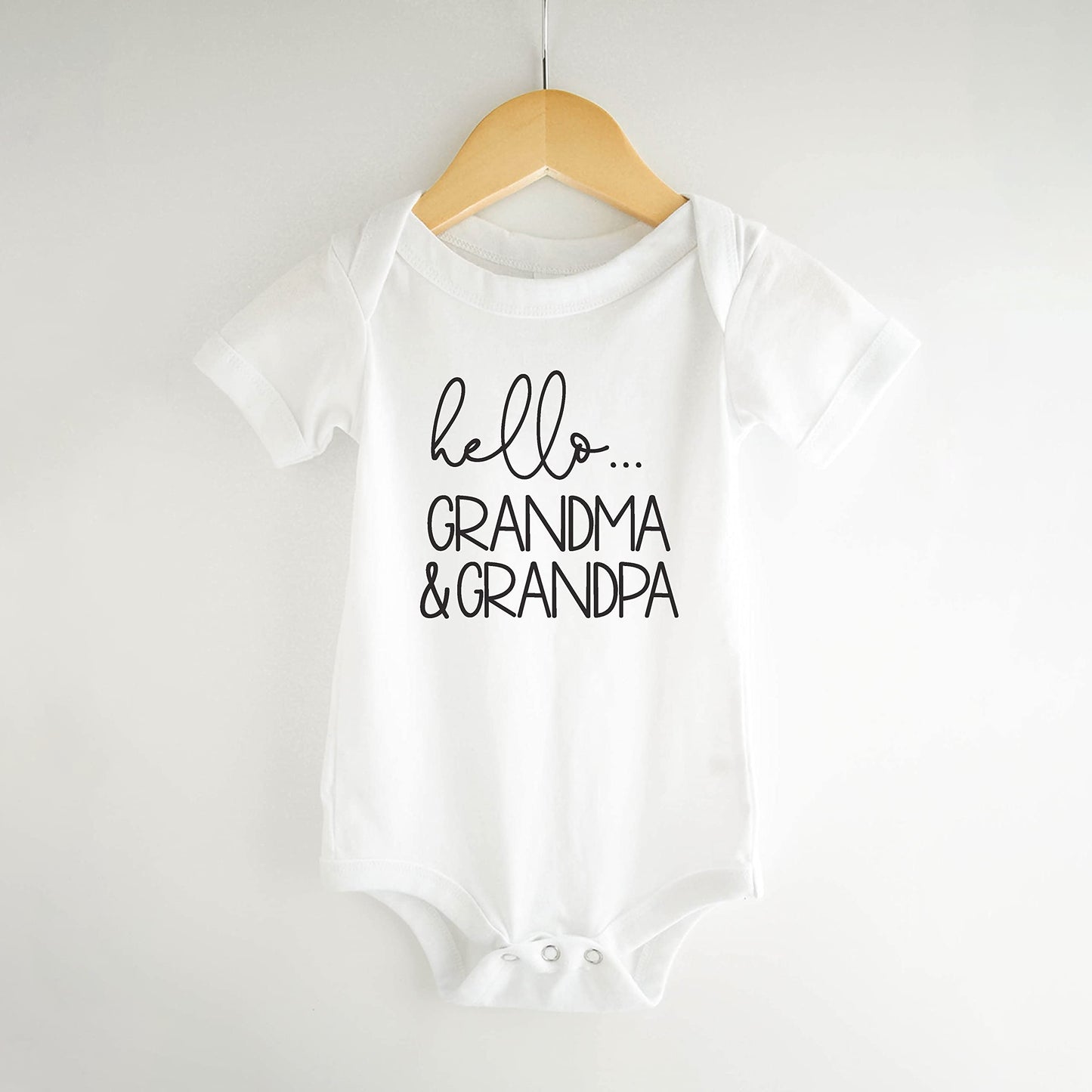 Bump And Beyond Designs Baby-Boys Hello Grandma And Grandpa Baby Announcement Leotard For Grandparents White, 0-3 Months