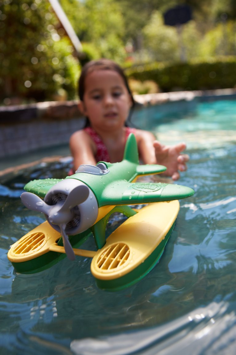 Green Toys Seaplane in Green Color - BPA Free, Phthalate Free Floatplane for Improving Pincers Grip. Toys and Games ,9 x 9.5 x 6