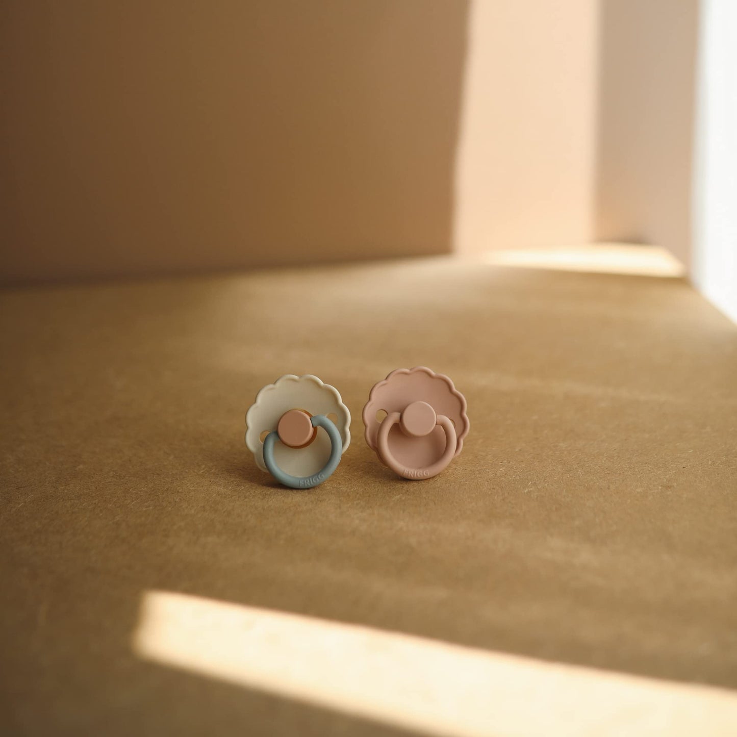 Frigg Daisy Natural Rubber Baby Pacifier | Made In Denmark | Bpa-Free (Cotton Candy/Sandstone, 6-18 Months) 2-Pack