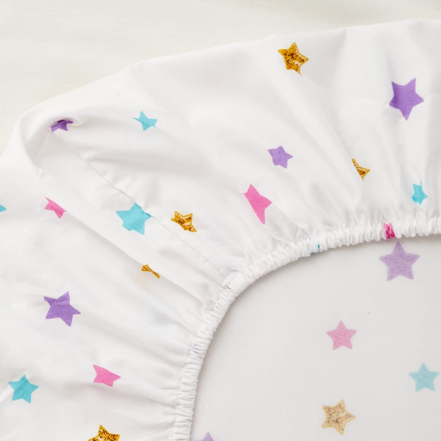 Pinnkku 4-Piece Toddler Bedding Set, Includes 1 Flat Sheet, 1 Fitted Sheet, 1 Comforter And 1 Reversible Pillowcase, Standard To