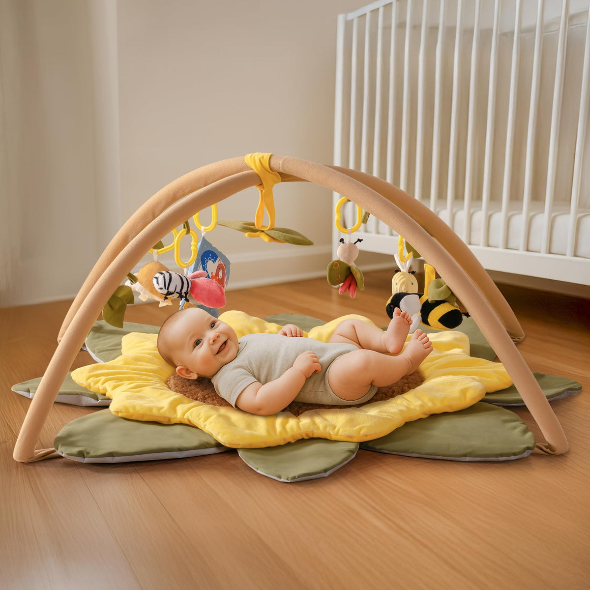 ROBUD Baby Play Mat, Sunflower Shaped Tummy Time Mat with 7 Detachable Toys, Oversize Play Mat for Babies 06 Months with NonSl