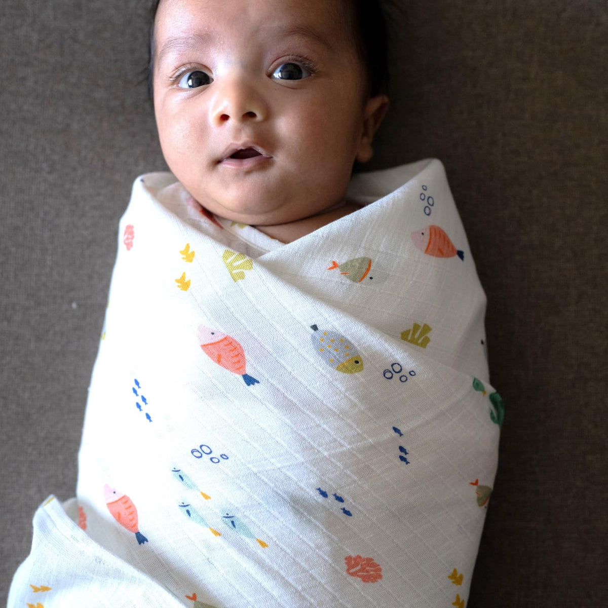 DULAAR Organic Muslin Swaddle (Scuba Life)