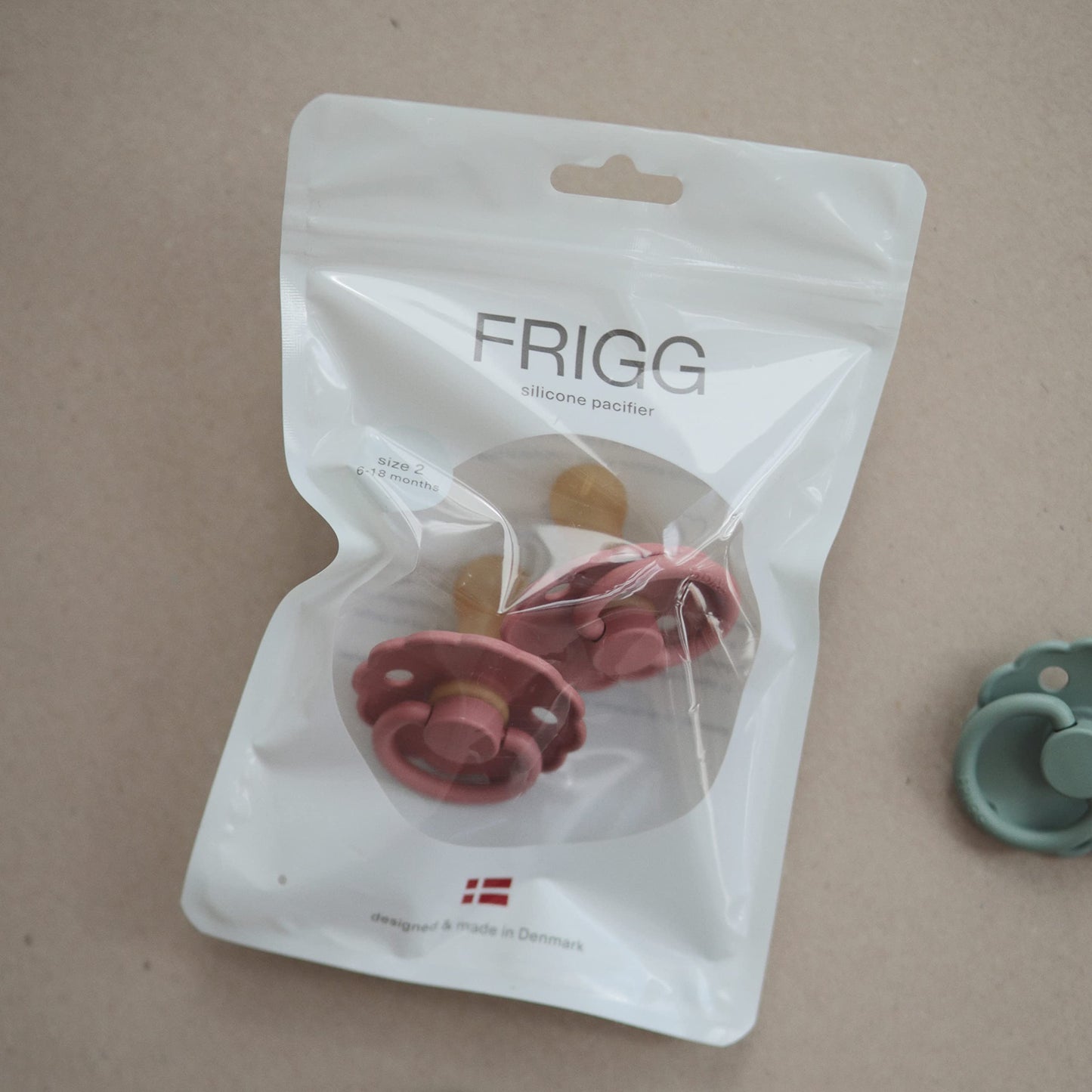 Frigg Daisy Natural Rubber Baby Pacifier | Made In Denmark | Bpa-Free (Powder Blush/Cream, 6-18 Months) 2-Pack