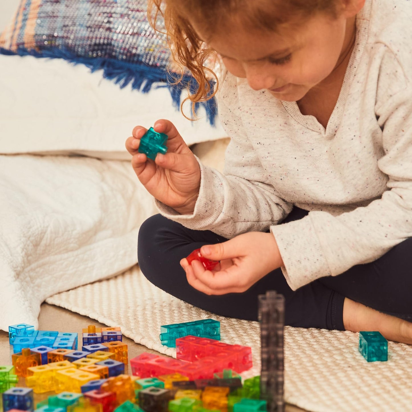 edxeducation Translucent Linking Cubes - Construction Toy for Early Math - Set of 100 - 0.8 Inch - Light Table Toy - Elementary