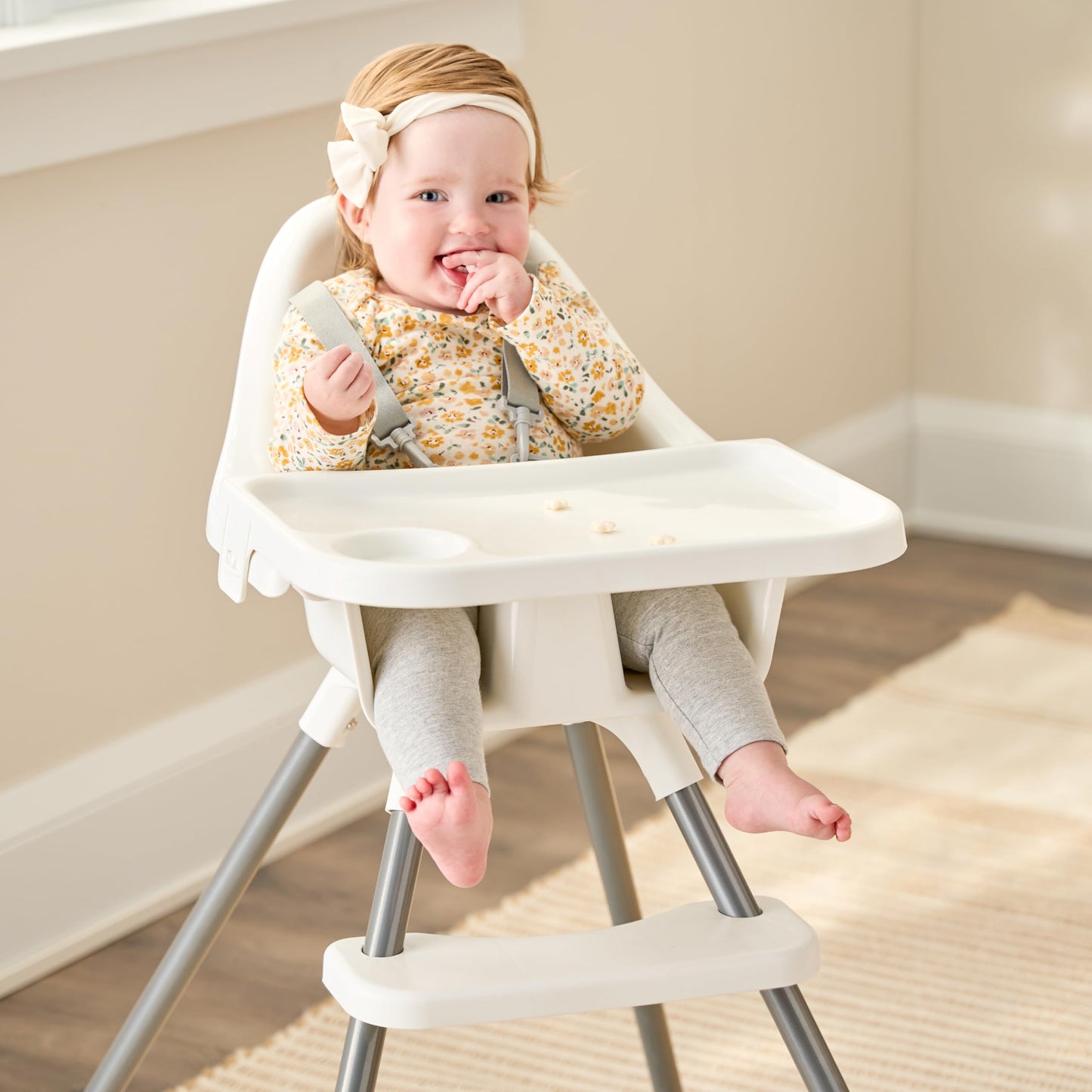 Regalo Baby Basics High Chair for Babies and Toddlers, Baby High Chair with Removable Oversized Tray & Cup Holder, 5-Point Harne