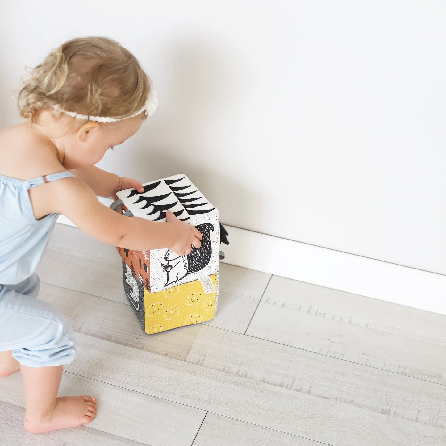 Wee Gallery Soft Block, Baby Sensory Toy with High-Contrast Graphics, Organic Soft Fabric Soft Blocks, Crinkle Flap and Textures