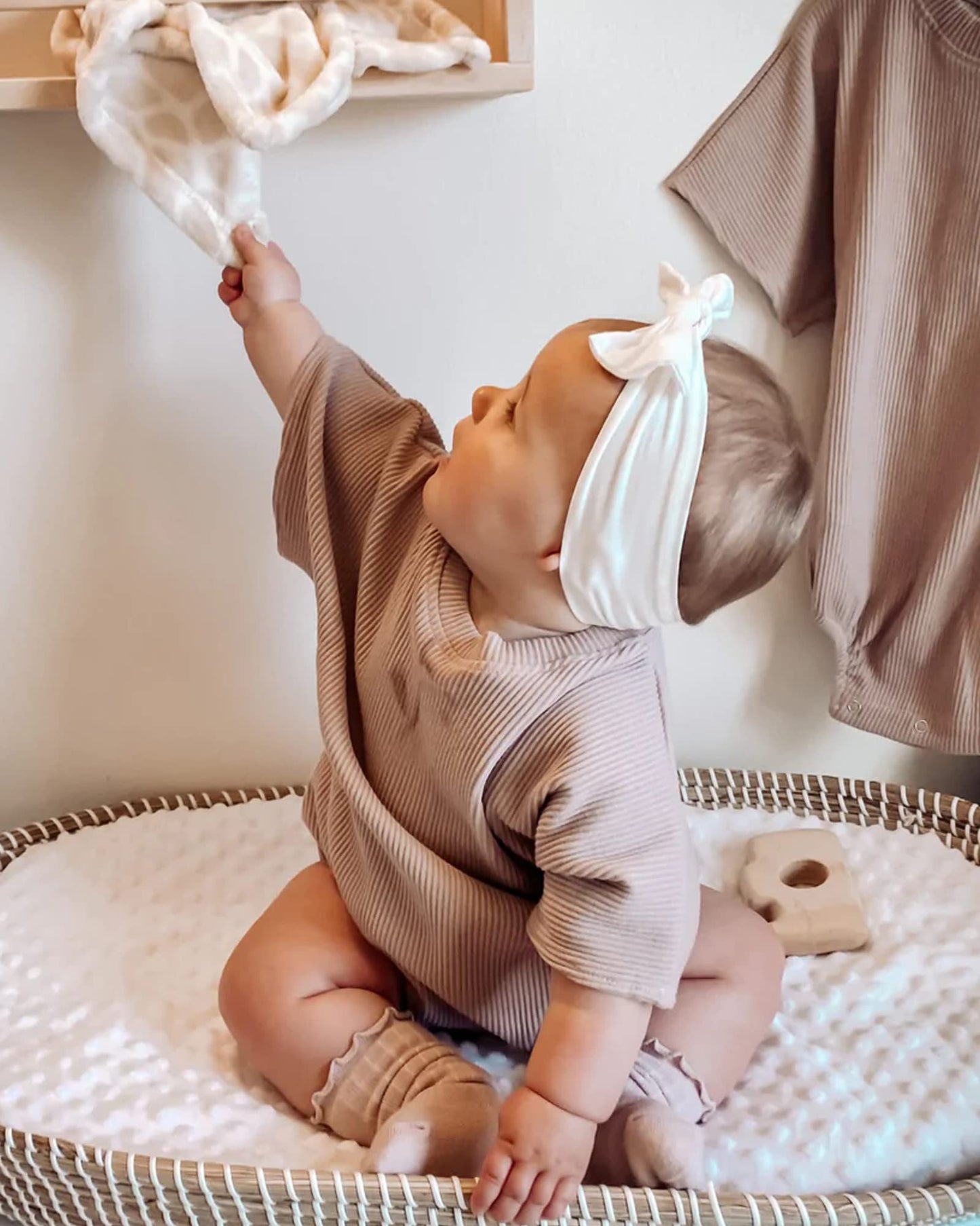 Jollybows 3Pcs Baby Nylon Headbands Hairbands Hair Bow Elastics For Baby Girls Newborn Infant Toddlers Kids (1-Black+White+Pink,