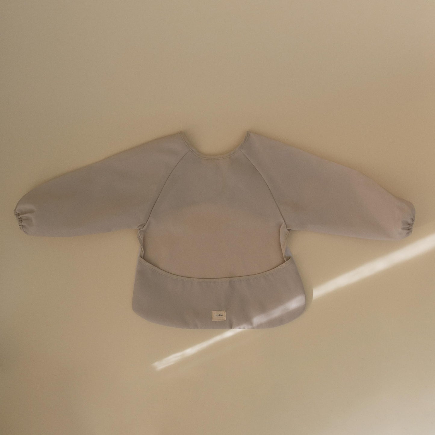 mushie Long Sleeve Baby Bib | Mess Free & Waterproof Fabric for Toddlers | Adjustable Fit for Ages 6-24 Months (Fog)