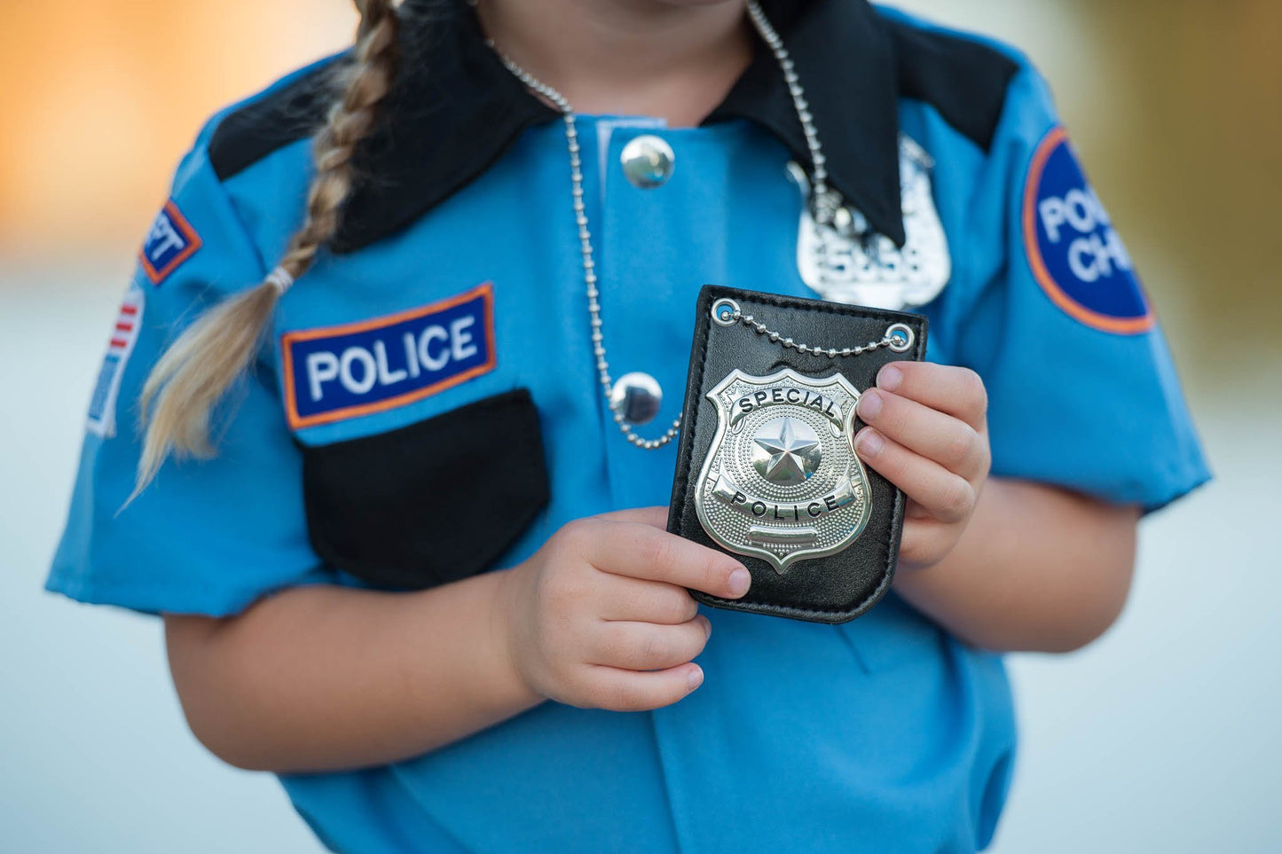 Dress Up America Police Badge for Kids - Pretend Play PD Badge with Chain & Belt Clip