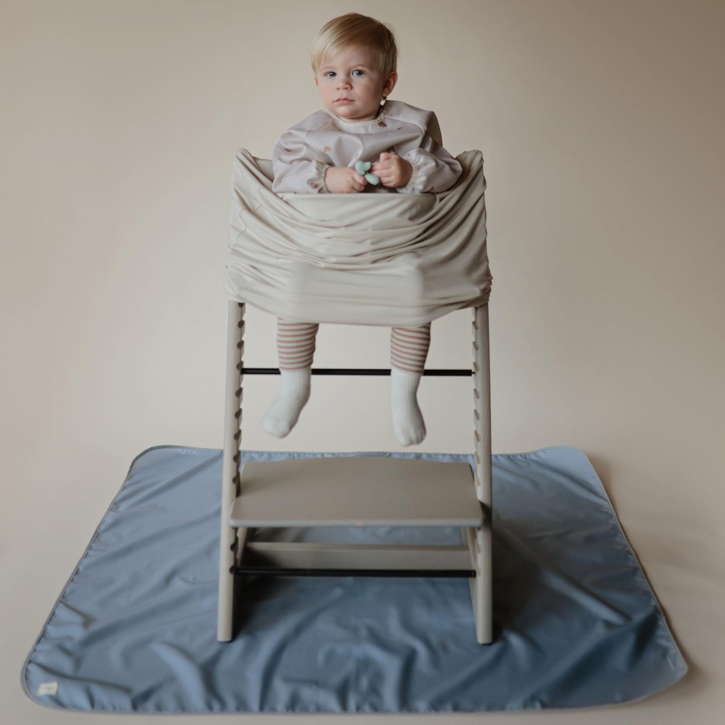 mushie Long Sleeve Baby Bib | Mess Free & Waterproof Fabric for Toddlers | Adjustable Fit for Ages 6-24 Months (Rainbows)