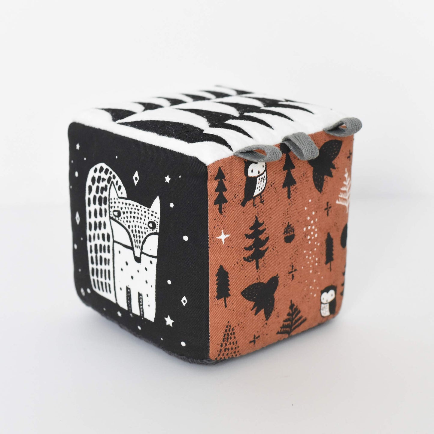 Wee Gallery Soft Block, Baby Sensory Toy with High-Contrast Graphics, Organic Soft Fabric Soft Blocks, Crinkle Flap and Textures