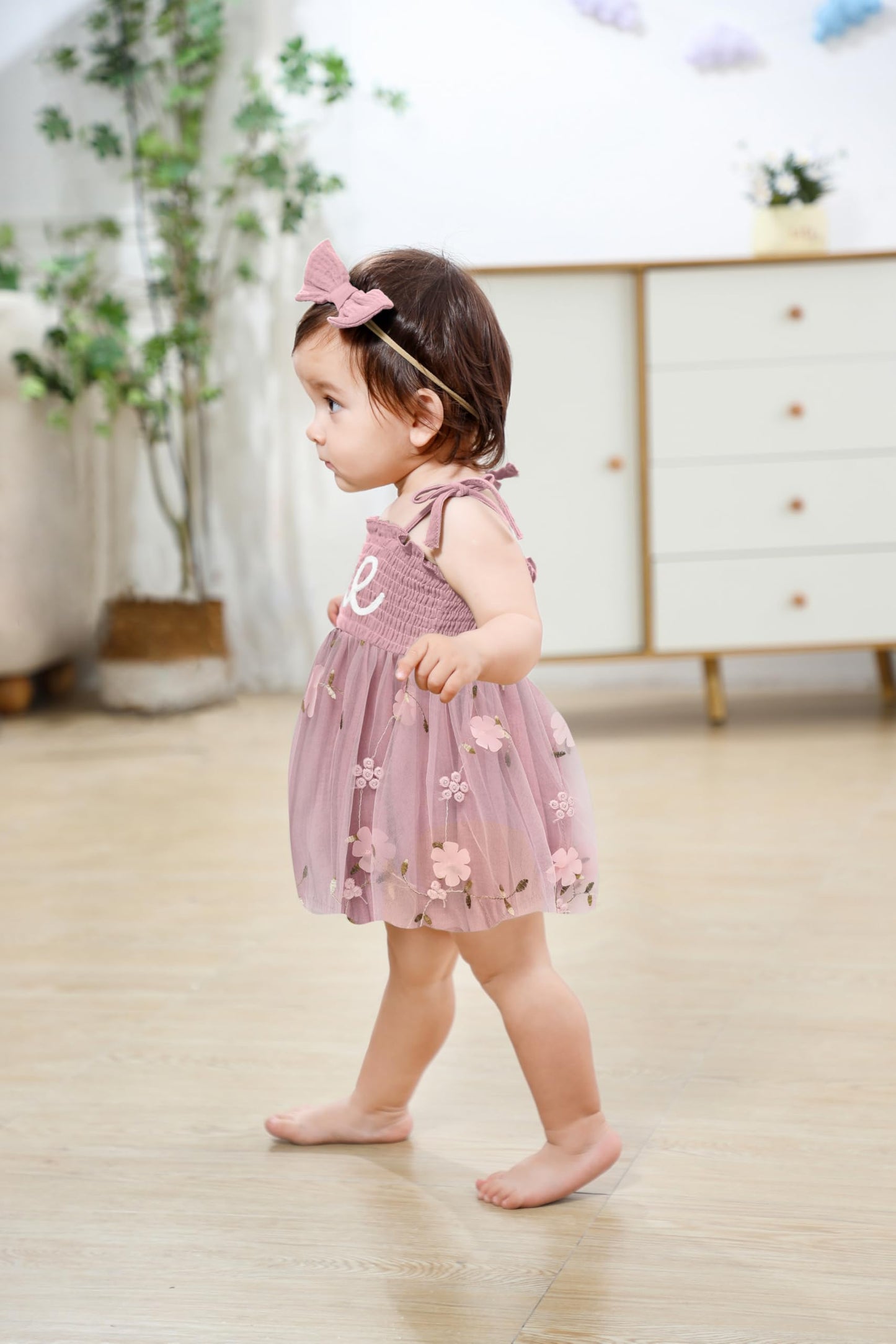 Titkkop Baby Girl 1St Birthday Clothes One Year Old Tulle Romper Sleeveless Bodysuit Cake Smash Outfits(Flesh Pink,9-12M)