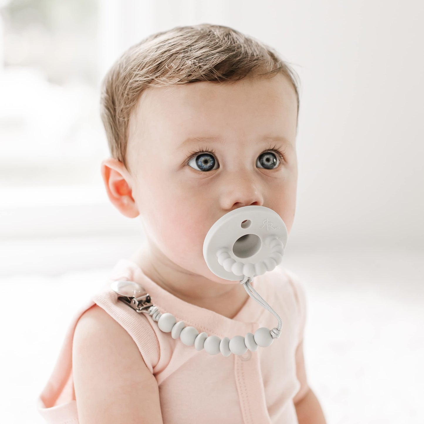 Ryan & Rose Cutie Pat Pacifier Teether (Bulb, Grey)
