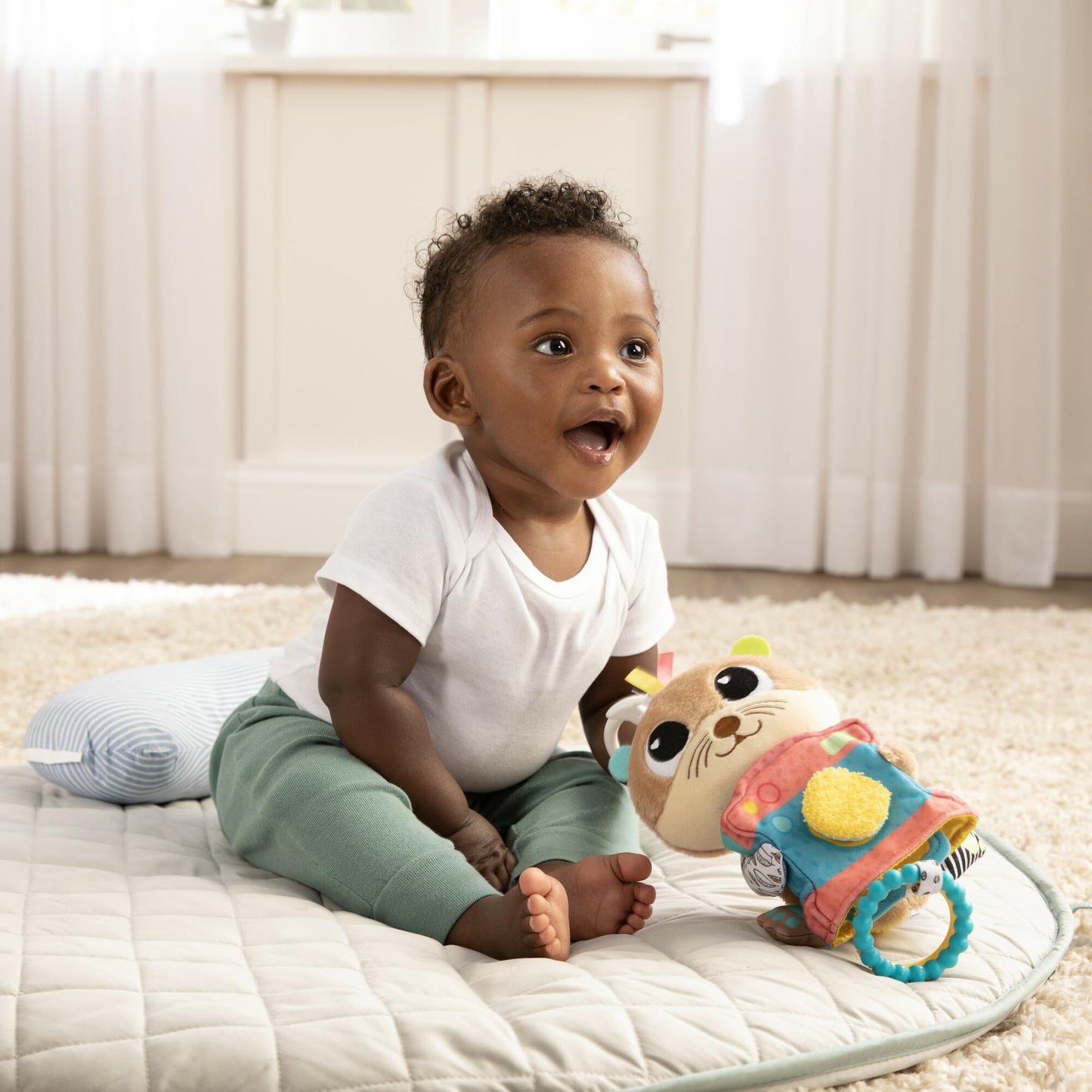 LAMAZE Arty Says Cheese Clip On Stroller Toy - Baby Sensory Toys with Crinkle and Squeak Sounds - Includes Clip for On-The-Go St