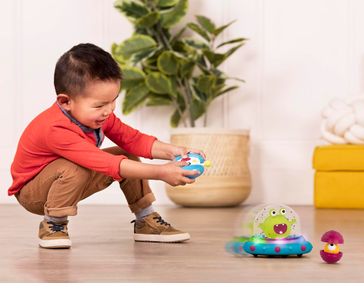 B. toys - Vehicle Bumper Space Car - Light - Up - Simple Remote Control Car for Toddlers with Alien Driver - Marky Mars - 12+ Mo