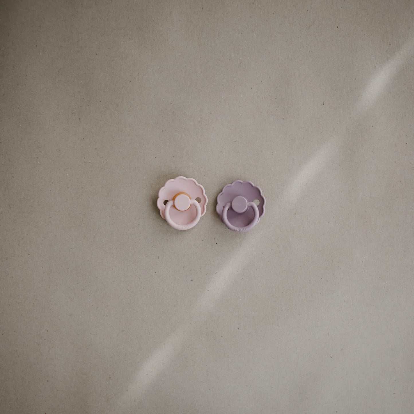 Frigg Daisy Natural Rubber Baby Pacifier | Made In Denmark | Bpa-Free (Baby Pink/Soft Lilac, 6-18 Months) 2-Pack