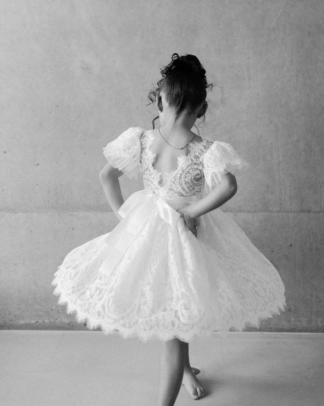 2Bunnies Girl Paisley Lace Back A-Line Tutu Tulle Party Flower Girl Dress (All Lace Flutter Sleeve Knee-White, 3T)