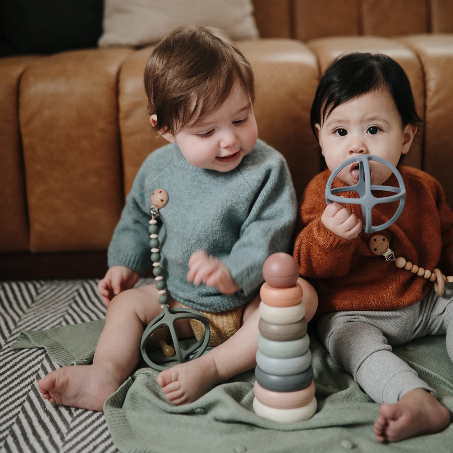 mushie Silicone Baby Teether Ball Toy (Dove Gray)