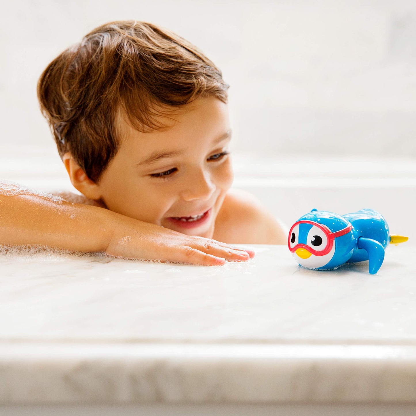 Munchkin Wind Up Swimming Penguin Baby and Toddler Bath Toy, Blue