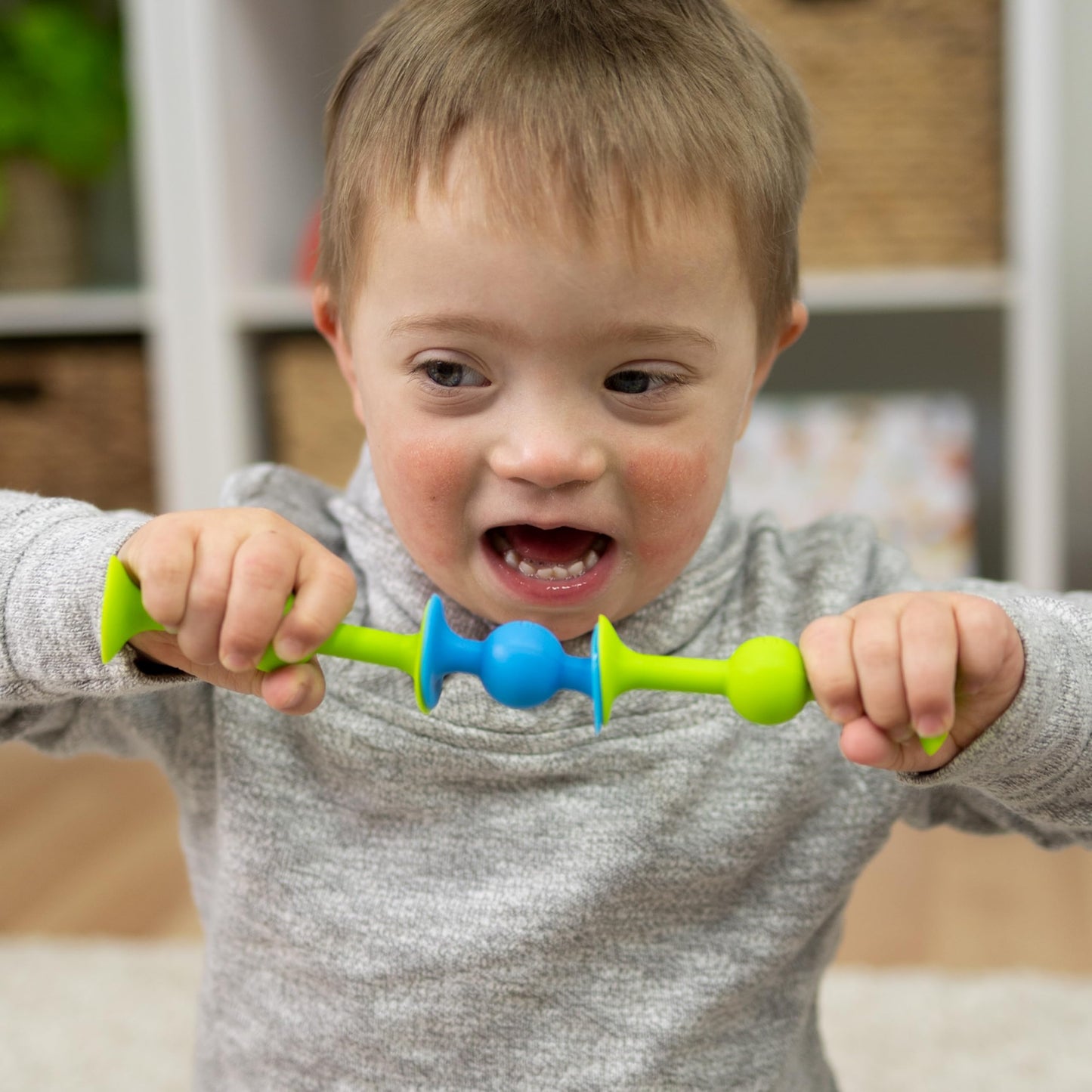 Fat Brain Toys Squigz Starter Set, 24 Piece Suction Bath Toys, Sensory Toys for Kids 3 and Up