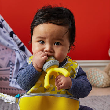 B.Box Silicone Fresh Food Feeder. Ages 4 Months+, Tripod Design Easy For Baby To Hold. Perfect For Fresh Or Frozen Foods. Cap In