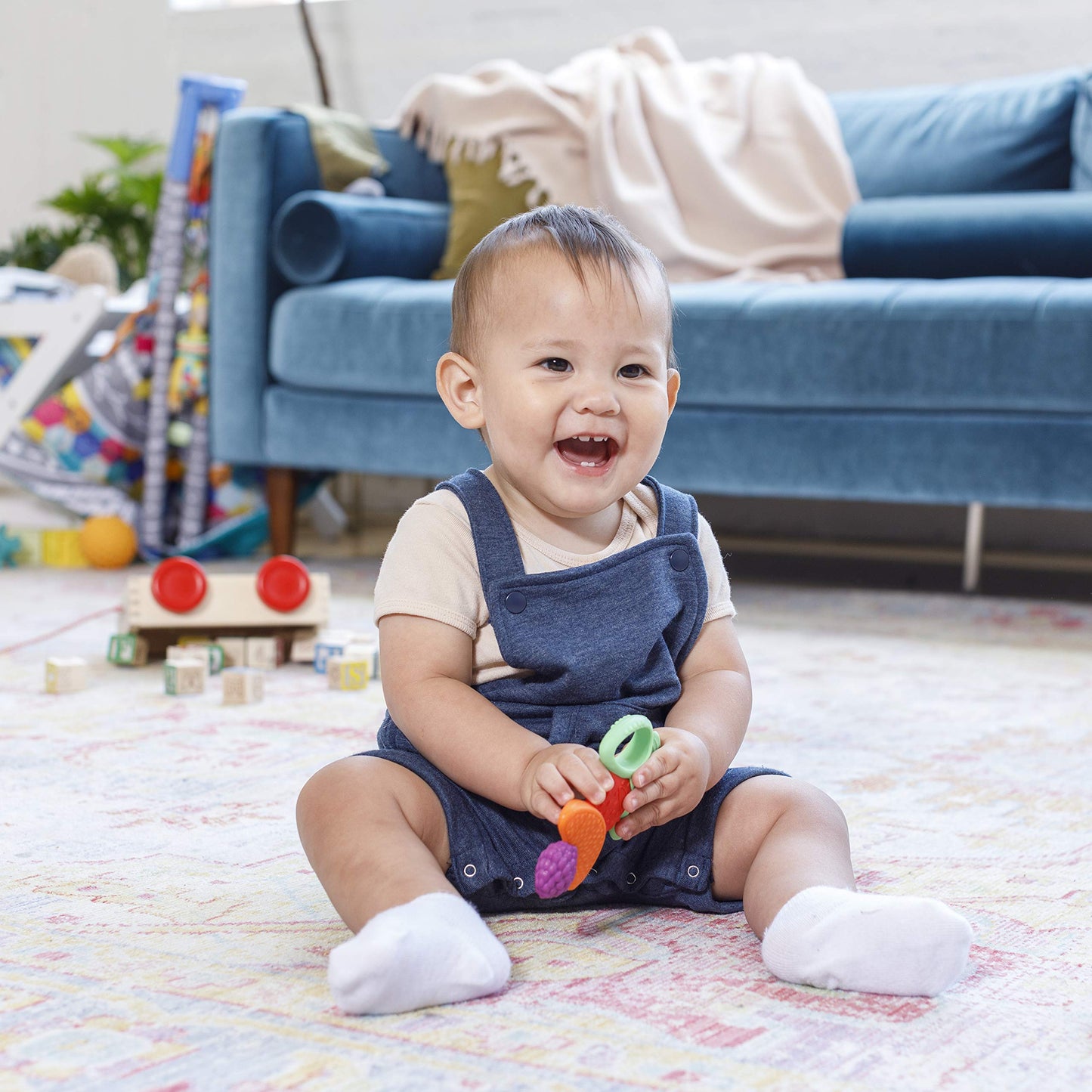 Infantino Lil Nibbles Textured Silicone Teether -Sensory Exploration and Teething Relief with Easy to Hold Handles, Multicolor